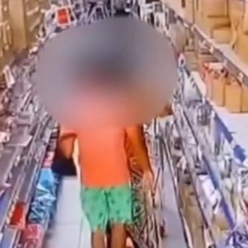 Um indivíduo acusado de importunar uma mulher em uma loja na Jatiúca tem um histórico anterior preocupante: em 2023, ele foi preso por expor seus órgãos genitais a uma criança.