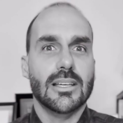 Cassaram meu mandato, mas isso é medalha de honra”, diz Eduardo Bolsonaro após decisão